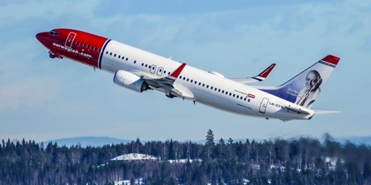 В Норвегии самолет вернулся в аэропорт из-за неисправного туалета, хотя на борту находилось 84 сантехника
