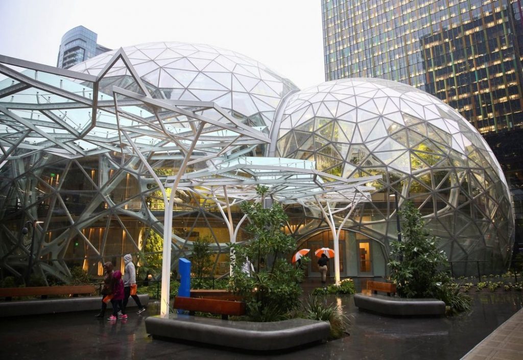 Amazon открыла джунгли-офис - там на каждого сотрудника по 40 растений 1