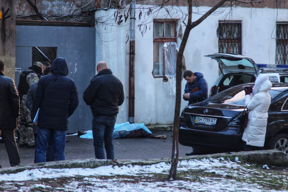 В Одессе спецоперация по задержанию вооруженных преступников. Одного застрелили, ранены 3 полицейских 9