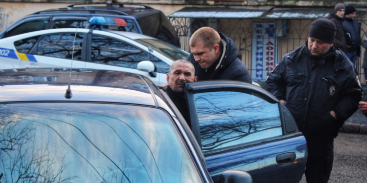 В Одессе спецоперация по задержанию вооруженных преступников. Одного застрелили, ранены 3 полицейских