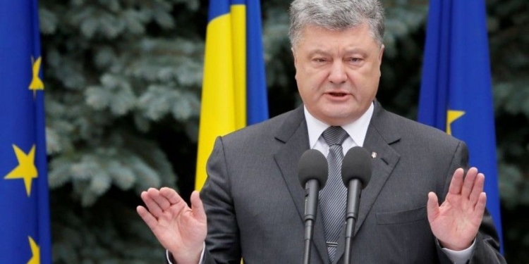 СМИ опубликовали обращение Порошенко к ФСБ 2007 года, в котором он обещает не заниматься антироссийской деятельностью. В АП доказывают, что это фейк