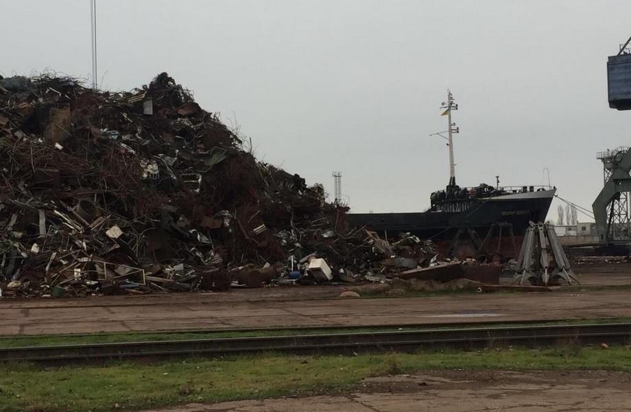 В одном из портов Николаевщины в новогоднюю ночь пытались незаконно отправить на экспорт 3 тыс.тонн металлолома 1