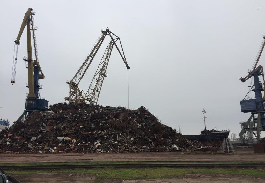В одном из портов Николаевщины в новогоднюю ночь пытались незаконно отправить на экспорт 3 тыс.тонн металлолома 3