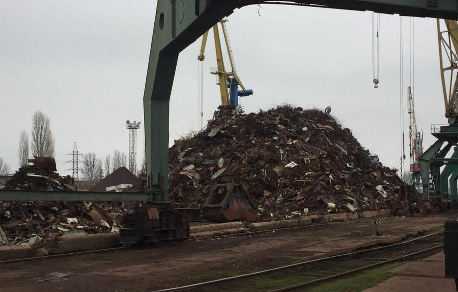 В одном из портов Николаевщины в новогоднюю ночь пытались незаконно отправить на экспорт 3 тыс.тонн металлолома 5