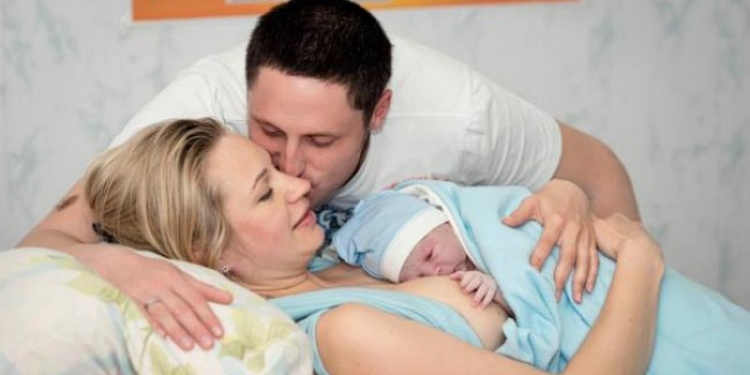 Во Львовской области планируют ввести официальные платные роды