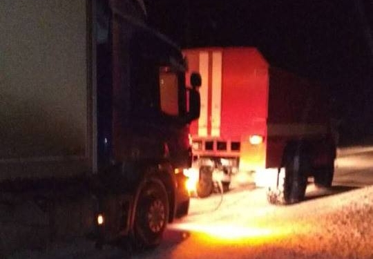 Гололед на дорогах и снежные заносы  заставили спасателей Николаевщины поработать этой ночью