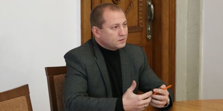 Любишь кататься – люби и саночки возить. В Николаеве предложили стивидорам поучаствовать в ремонте дорог на Новозаводской и Турбинной