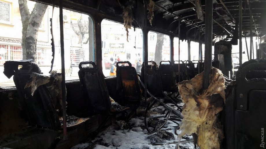 В Одессе сгорел трамвай - пассажиры выпрыгивали в окна 3