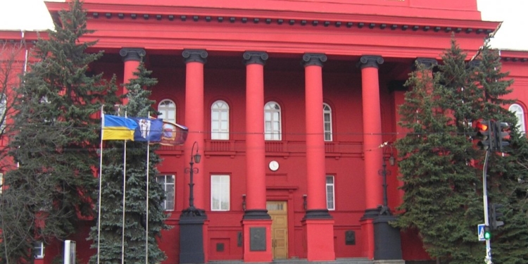 Студентов Киевского университета им.Шевченко отправили “на дистанционку” до тепла