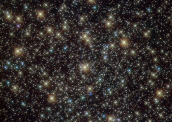 Телескоп Хаббл передал снимок сотен тысяч звезд