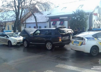 Патрульные остановили Range Rover за нарушение ПДД. Оказалось, он в угоне