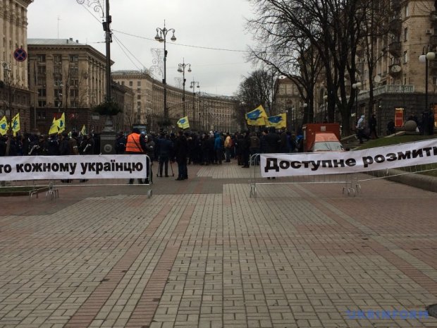 В центре Киева протестуют водители авто на «евробляхах» 3