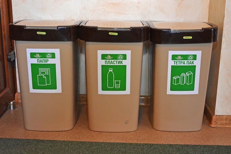 Во всех школах Николаева уже установили контейнеры для раздельного сбора мусора 3