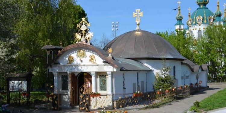 Часовню УПЦ МП у Десятинной церкви в Киеве надо снести – депутаты Киевсовета