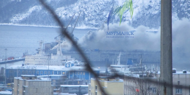 И «Камчатский лосось» горит: в России на судоремонтном заводе тушили пожар