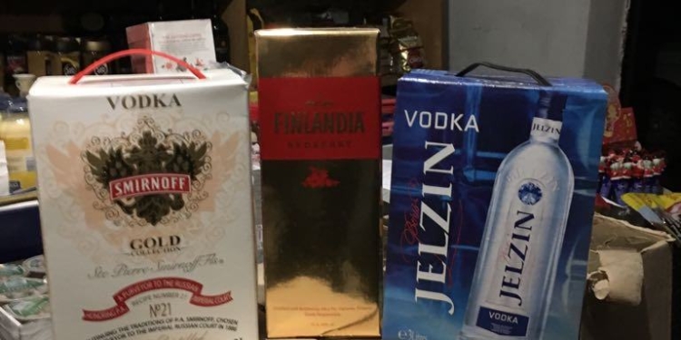 Николаевские фискалы изъяли 450 бутылок «брендового» алкоголя