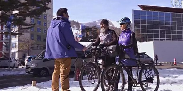 Отец и мачеха швейцарского фристайлиста Миши Гассера проехали 17 тыс.км на велосипедах, чтобы увидеть как он выступает на Олимпиаде