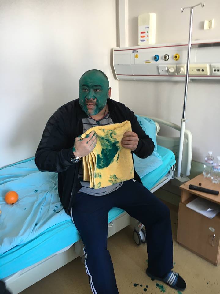 В Киеве активисты нашли и облили зеленкой титушковода Крысина, которого связывают с главой Николаевской ОГА Савченко 1