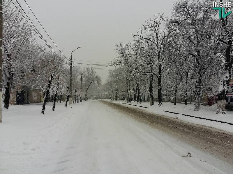 В Николаеве нежданно пошел снег. Но транспортного коллапса нет 21