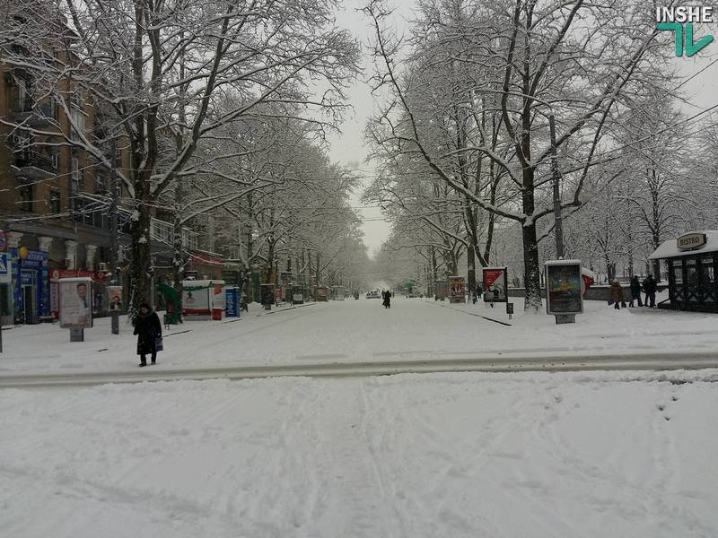 В Николаеве нежданно пошел снег. Но транспортного коллапса нет 1
