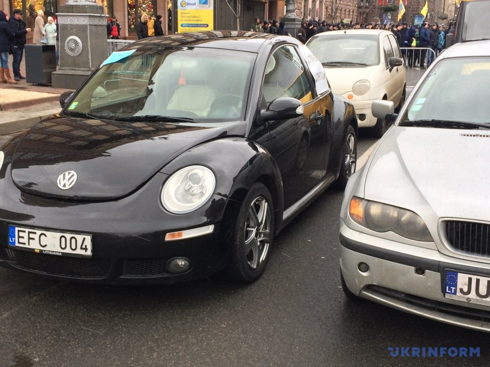 В центре Киева протестуют водители авто на «евробляхах» 1