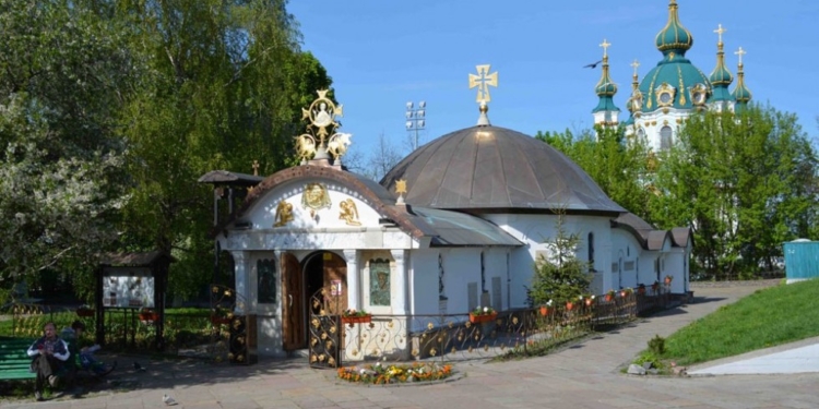 Киевсовет рассмотрит петицию о сносе незаконной часовни УПЦ МП у Десятинной церкви