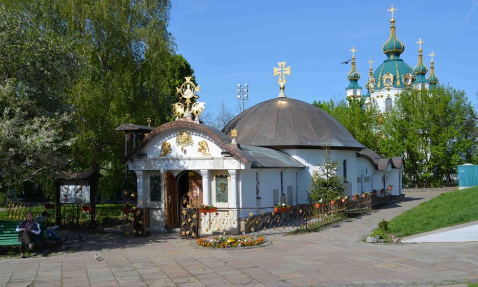 Киевсовет рассмотрит петицию о сносе незаконной часовни УПЦ МП у Десятинной церкви 1