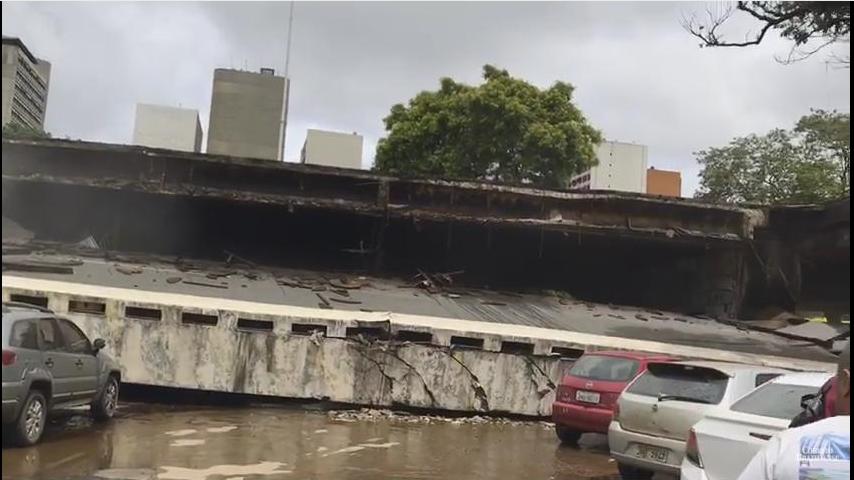 В столице Бразилии внезапно рухнула тридцатиметровая часть дорожной эстакады 1