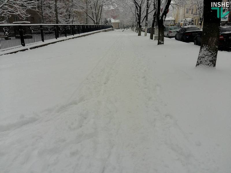В Николаеве нежданно пошел снег. Но транспортного коллапса нет 39