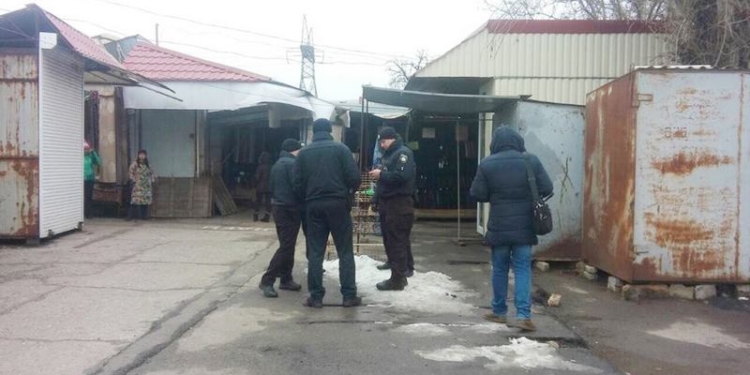 В Николаеве очередной виток борьбы за рынок Колос: полиция следит за мирной передачей комплекса “на хранение”