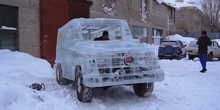 Пятитонный Гелендваген – изо льда, но ездит, как настоящий