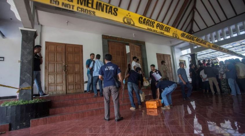 На выборах в Индонезии уже почти 300 членов избиркомов умерли от переутомления 1