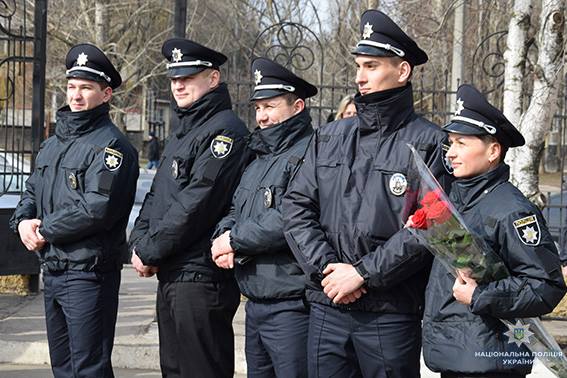 Плюс 67: в Николаеве патрульные полицейские присягнули на верность украинскому народу 23