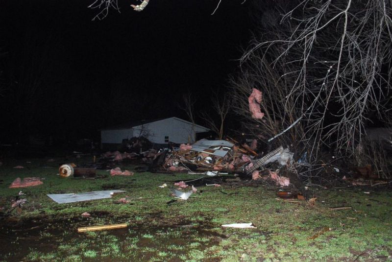 На юго-восток США обрушились торнадо – погибли четверо человек 1