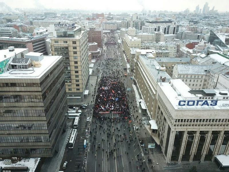 «Убит за свободу» – в Москве проходит марш памяти Немцова 1