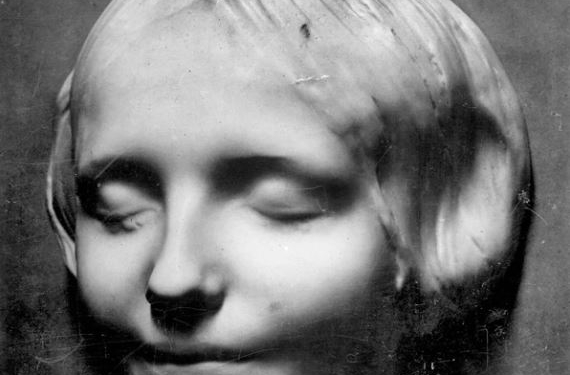 Самая зацелованная девушка в мире. Кто она?