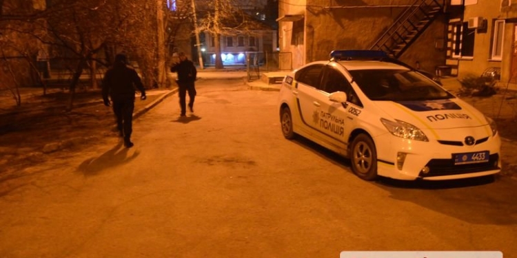 В центре Николаеве напали на двух охранников “Колоса”, одному проломили голову и забрали пистолет