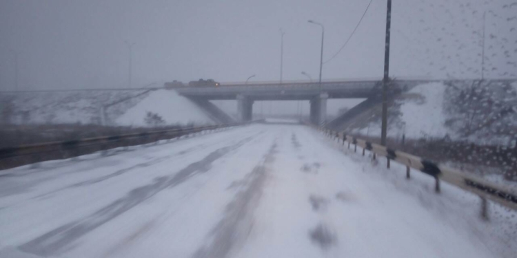 «Сейчас ситуация остается стабильной и контролируемой. Проезд на автодорогах обеспечен» – николаевские спасатели