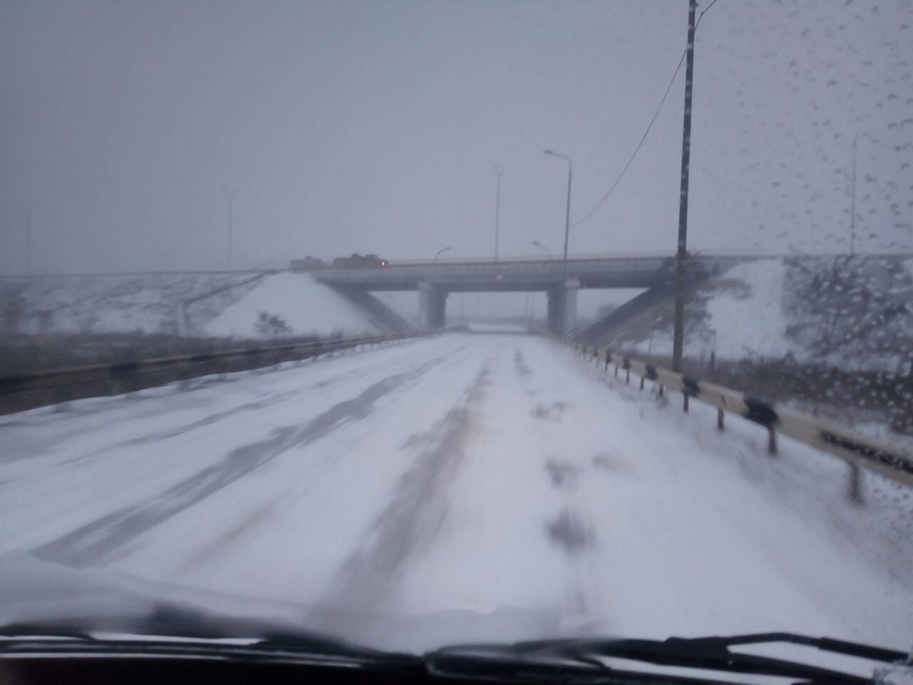 «Сейчас ситуация остается стабильной и контролируемой. Проезд на автодорогах обеспечен» – николаевские спасатели