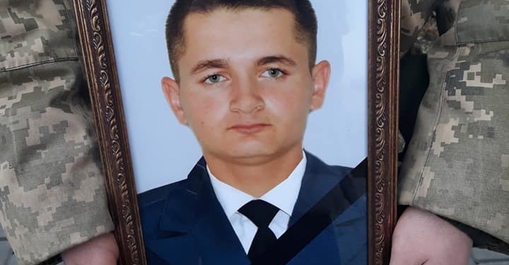 «Мы его ждали женихом, а дождались в гробу: на Николаевщине попрощались с Яном Пуцулаем, погибшим под Авдеевкой бойцом-десантником