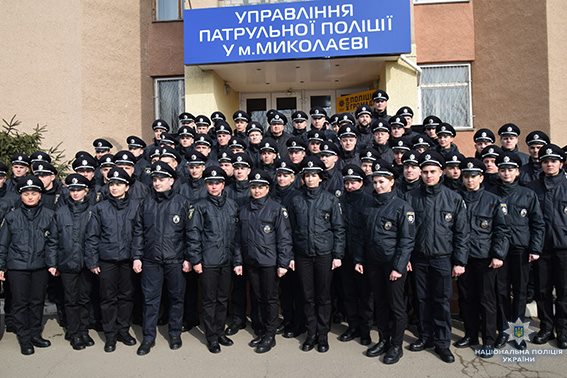 Плюс 67: в Николаеве патрульные полицейские присягнули на верность украинскому народу 3