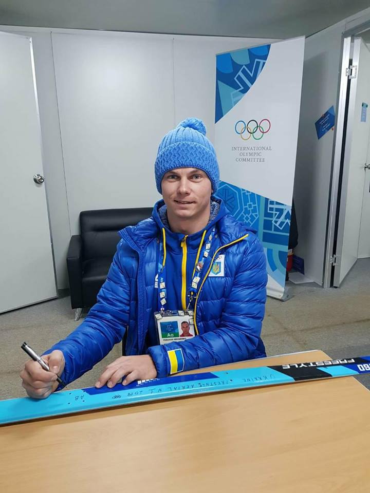 Олимпийский чемпион по фристайлу из Николаева Александр Абраменко передал свою «золотую» лыжу в Олимпийский музей в Лозанне 5