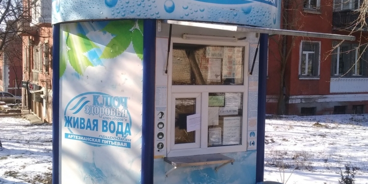 Администрация Заводского района надеется, что владельцы незаконно установленных киосков с «живой водой» сами их демонтируют