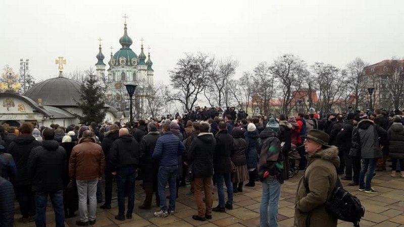 В Киеве активисты требуют снести часовню УПЦ МП, которую возвели возле фундамента Десятинной церкви 1