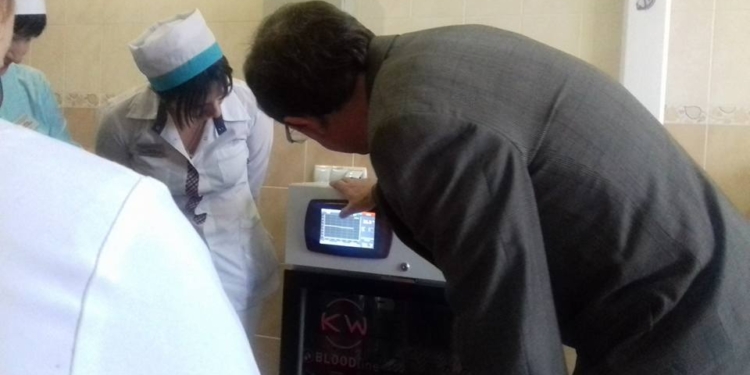 В отделение онкогематологии Николаевской областной больницы доставили шейкер для тромбоцитов, купленный за собранные на благотворительном аукционе средства