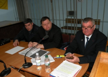 «Дело о кожаном кресле»: главу Кривоозерской РГА Алексея Мирошниченко отправили под ночной домашний арест