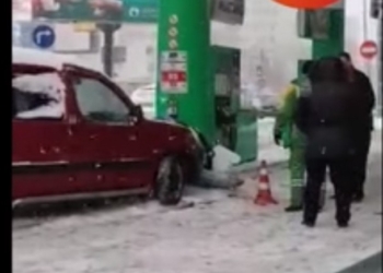 В Киеве пьяный водитель врезался в заправку