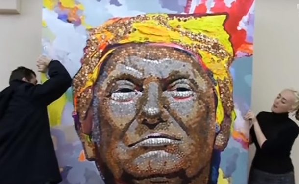 Богатый и дешевый одновременно. Украинские художники “нарисовали” портрет Трампа мелкими монетами