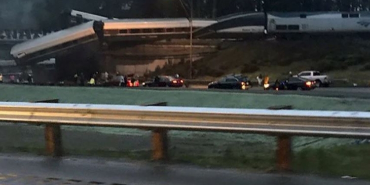 В США столкнулись два поезда – 2 погибших около 50 раненых