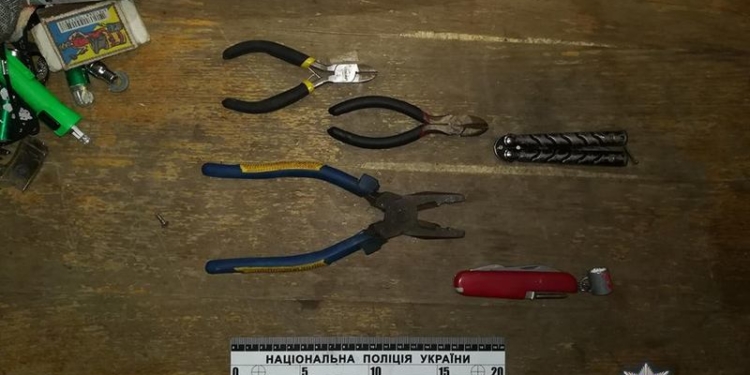 В Николаеве полиция задержала похитителей телефонного кабеля